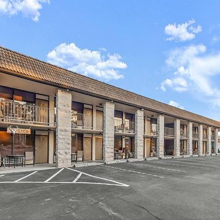 Stonegate Lodge King Bed Wifi Roku Tv Salt Water Pool Room #203 Юрека Спрингс Екстериор снимка