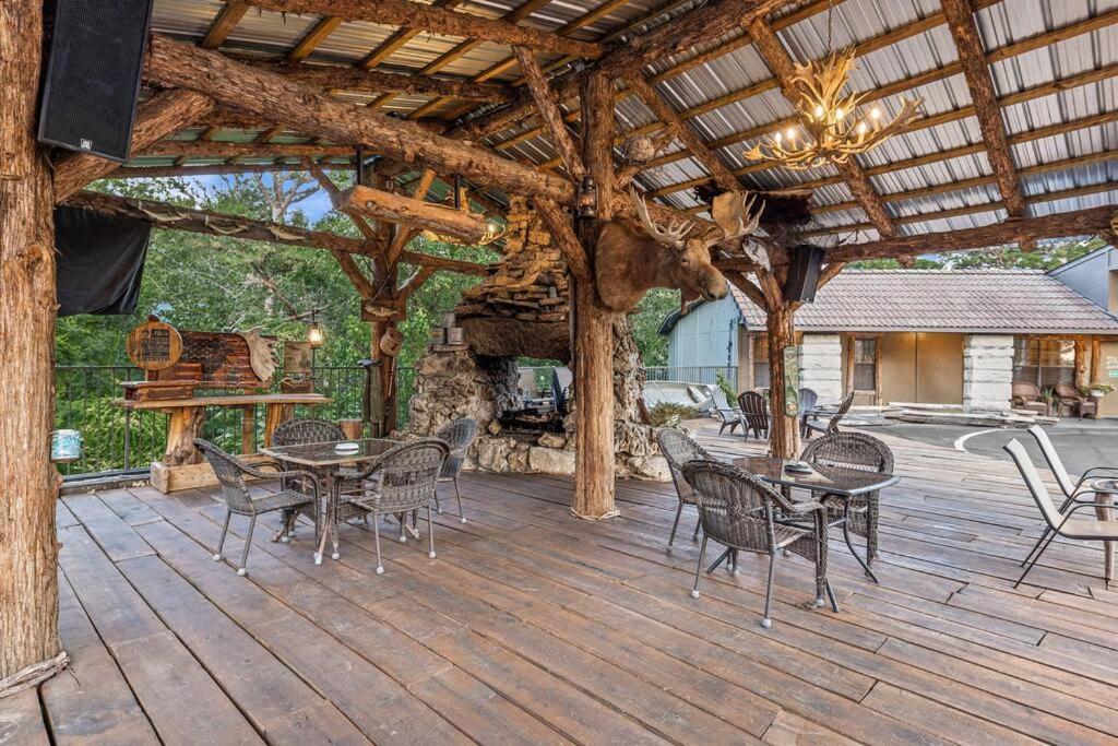 Stonegate Lodge King Bed Wifi Roku Tv Salt Water Pool Room #203 Юрека Спрингс Екстериор снимка