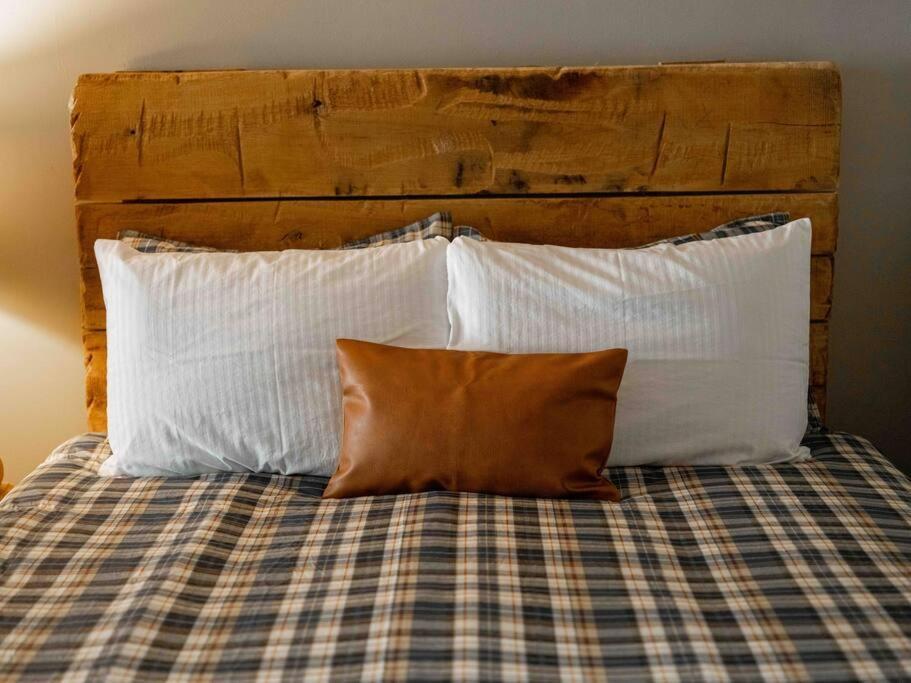 Stonegate Lodge King Bed Wifi Roku Tv Salt Water Pool Room #203 Юрека Спрингс Екстериор снимка